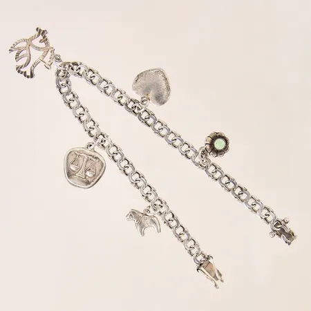Armband Bismarck, med fem berlocker, längd 19cm, bredd 5mm, silver 830/1000 Vikt: 14,8 g