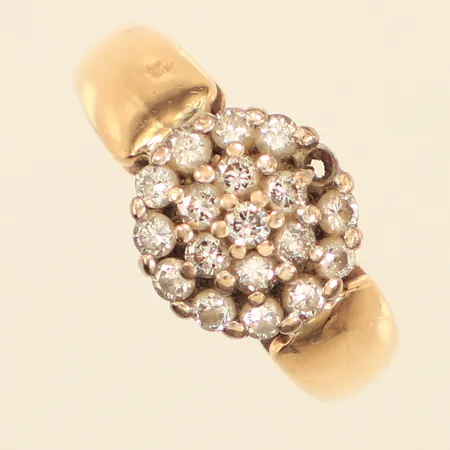 Ring, diamanter 18xca0,03ct, en sten saknas, stl 16, ojämn skena, 18K  Vikt: 5,6 g