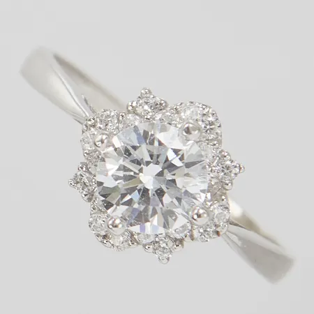 Ring, vita stenar, Ø16½, bredd:1,5-8,5mm, vitguld, 18K Vikt: 1,8 g