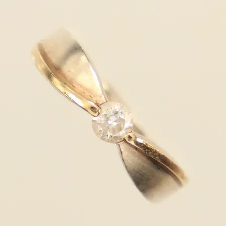 Ring, vit sten, stl 17, bredd 1,9-4,9mm, silver Vikt: 2,6 g