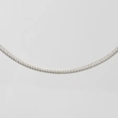 Collier, halvstelt, längd: 41,5cm, bredd: 3,9mm, italienska stämplar, vitguld, 18K Vikt: 16,3 g