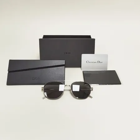 Solglasögon, Dior, NeoDior RU aviator, numrerade FOAO *3 56-17-145 MV, garantikort, microfiberduk, etui, box.  Vikt: 0 g