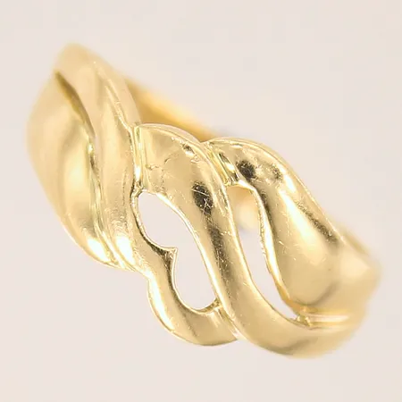 Ring med dekor, stl 15¼, bredd 2-10mm, repig, 18K  Vikt: 2,3 g