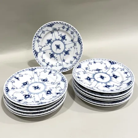 Assietter, tolv stycken, Musselmalet, halvblond, Royal Copenhagen, numrerad: 574, Ø17cm, porslin