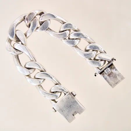 Armband Pansar, längd 21cm, bredd 21mm, trögt lås, saknar låsåttor, repig, silver 925/1000 Vikt: 184,8 g