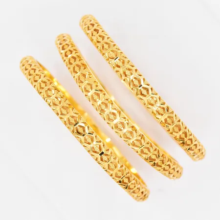 3 Armringar, Ø 60,5mm, bredd 6,5mm, skeva, 21K  Vikt: 32,5 g