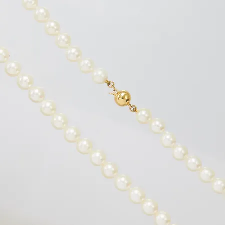 Pärlcollier, odlade pärlor Ø6,5-7mm, längd:44,5cm, knutet, lås i 18K. Vikt: 27 g