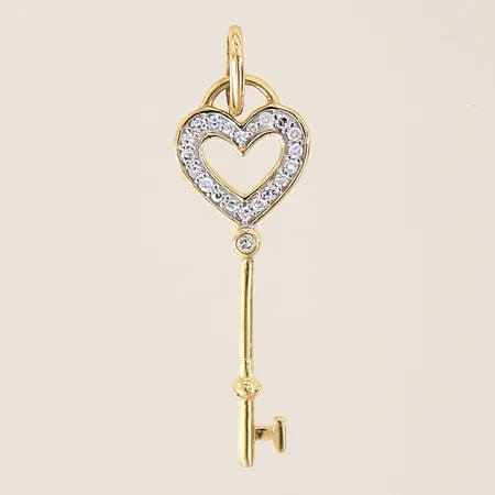 Hänge nyckel med 8/8-slipade diamanter ca 21 x 0,005ct, längd: 25mm, bredd: 0,8-8mm, GHA, 18K  Vikt: 0,9 g