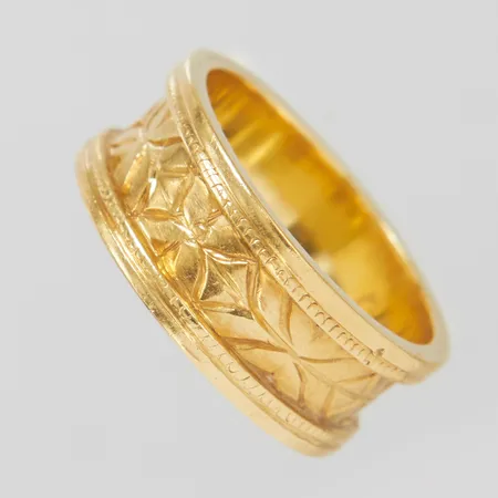 Ring, mönster, Ø16¼, bredd:7,5mm, personlig gravyr, ostämplad, 21K Vikt: 5,4 g