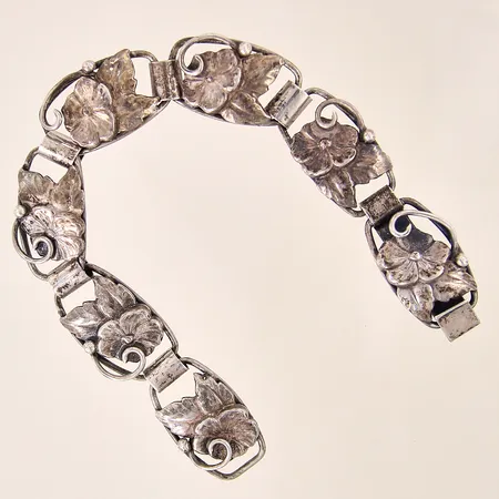 Armband med dekor, längd 19cm, bredd 16mm, ojämnheter, silver 830/1000 Vikt: 19,6 g
