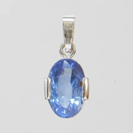 Hänge, safir, 18x8mm, vitguld, 18K Vikt: 1,5 g