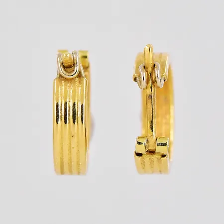 Ett par örhängen, Ø 12,3mm, bredd 3,4mm, 18K Vikt: 1,6 g