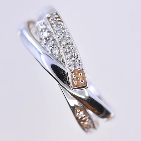Ring med vita stenar, Guldfynd, stl 20, bredd 2-8 mm, vitguld, 18K. Vikt: 4,8 g
