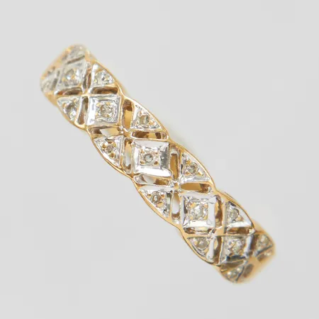Ring, tvåfärgad, åttkantslipade diamanter 17 x ca 0,005ct, stl 16½, bredd 2,5-4mm, GHA, 18K Vikt: 2,7 g