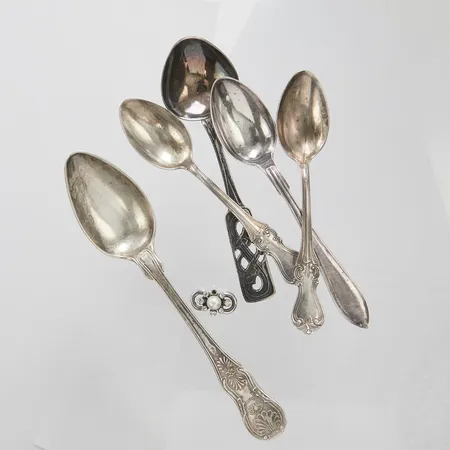 Diverse silver, udda, defekt, personlig gravyr, 830/1000 Vikt: 77,4 g