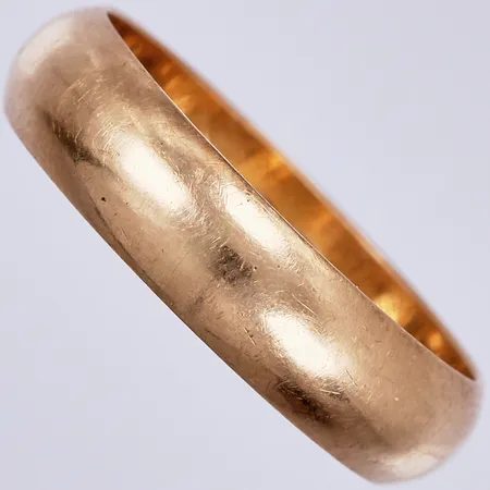 Ring, stl: 17¼, bredd: ca 5mm, graverad, 18K Vikt: 4,1 g