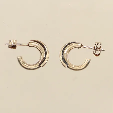 Ett par örhängen, Ø14mm, bredd ca 4mm, 925/1000 silver  Vikt: 5,5 g