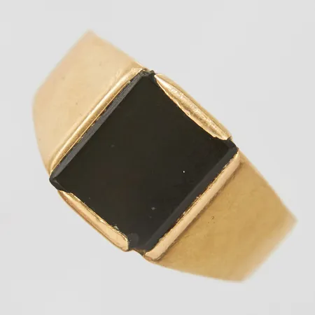 Klackring, onyx, stl 18¼, bredd 3-10mm, bruksslitage, skev, 18K Vikt: 5,2 g
