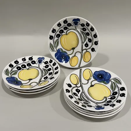 Assietter, åtta stycken, Birger Kaipiainen för Arabia, Finland, Paratiisi, Ø16,5cm, porslin, lätt bruksslitage Skickas med postpaket.