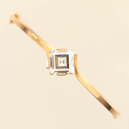Armring, öppningsbar, vit sten, innermått ca 18cmm bredd 2,4-14,1mm, gravyr, 18K Vikt: 11,9 g