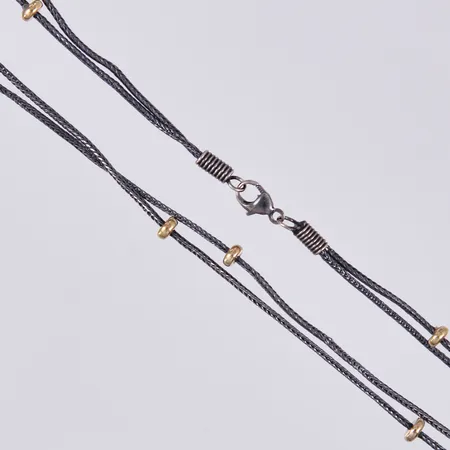 Collier 2-radigt, längd: ca 40cm, bredd: ca 1-5mm, 925/1000, oxiderat samt förgyllt silver Vikt: 7,6 g