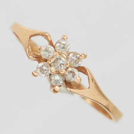 Ring, vita stenar, Ø18, bredd:1,5-5,5mm, skev skena, 14K Vikt: 1,7 g