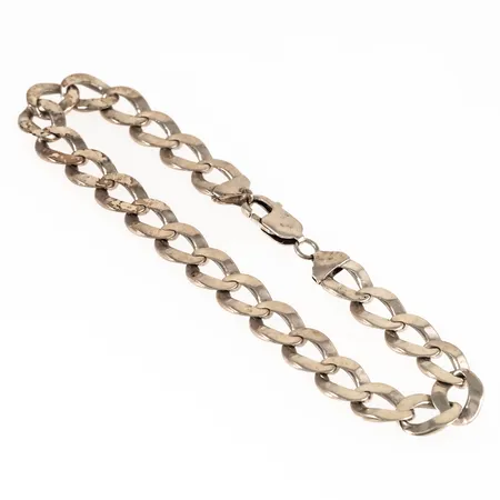 Armband pansar i silver. Det är 24,5 cm långt, 9,8 mm brett och väger 21,1g. Karbinhake. 
