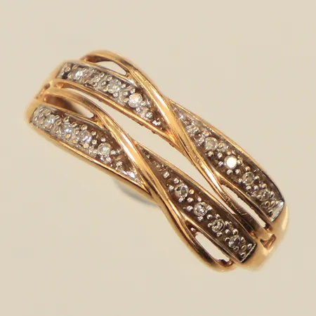 Ring, diamanter 16xca0,005ct, stl 18, bredd 1,5-7,9mm, GHA, 18K Vikt: 3 g