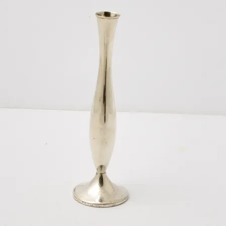Vas i silver, 15cm hög, bredd Ø4,5cm, 835/1000,  tillverkad av Wikens, ingen fyllning, vikt 31,84g.