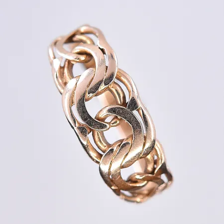 Ring med Bismarck, stl 15, bredd 2-6 mm, 18K. Vikt: 1,5 g