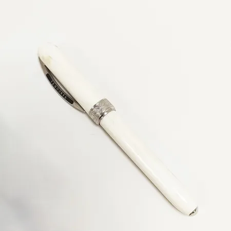 Reservoarpenna, Visconti, Remmbrand, Ivory Fountain Pen, saknar emblem på kork, öppnad förpackning refillpatroner. Vikt: 0 g