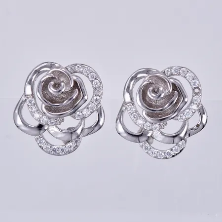 Ett par örhängen med vita stenar, Ø ca14mm, stoppers saknas, 925/1000 silver Vikt: 2,8 g