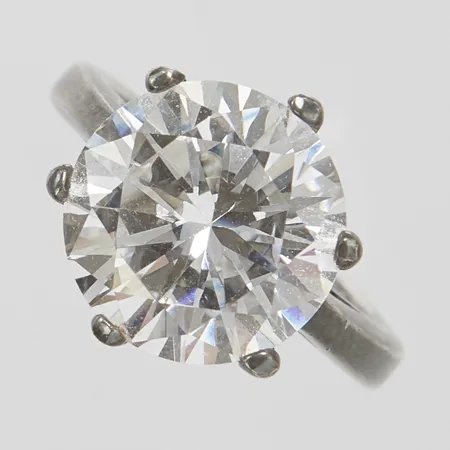 Silverring, vit sten, Ø16, bredd: 3-13,5mm, 925/1000 Vikt: 6,1 g