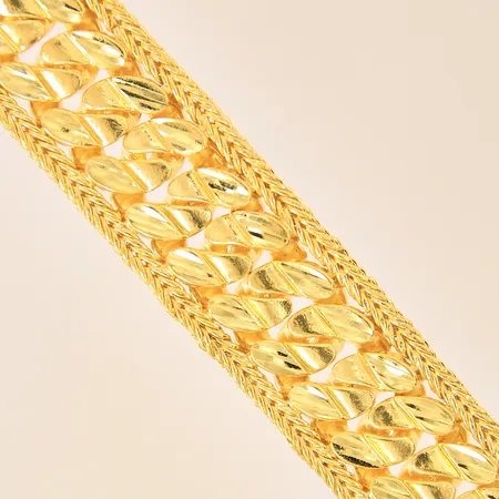 Armband Pansar samt Rävsvans, längd 16,5cm, bredd 22mm, bucklig, Thaiguld, 2 Baht, 23K  Vikt: 30,4 g