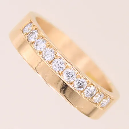 Ring med diamanter 10 x ca 0,03ct, stl 16½, bredd 4,8mm, 18K  Vikt: 5,7 g