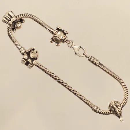 Armband Pandora med fyra berlocker, längd 19cm, bredd ca 3-13mm, 925/1000 silver  Vikt: 23,9 g