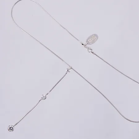 Collier med vita stenar, längd: ca 40cm, bredd: ca 1-6mm, SCOOP, 925/1000 silver Vikt: 6,5 g