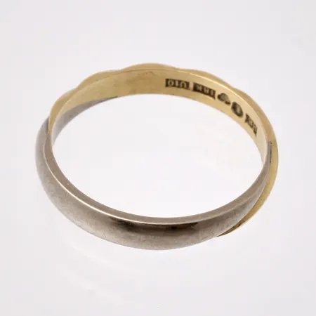 Defekt guld, 18K, vikt 3,83g.