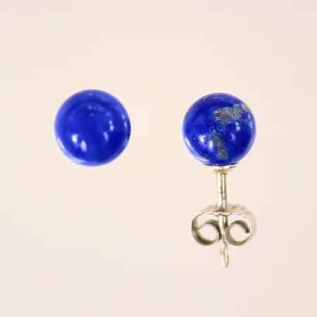 Ett par örhängen med lapis lazuli, Ø7,3mm, silver 925/1000 Vikt: 1,6 g
