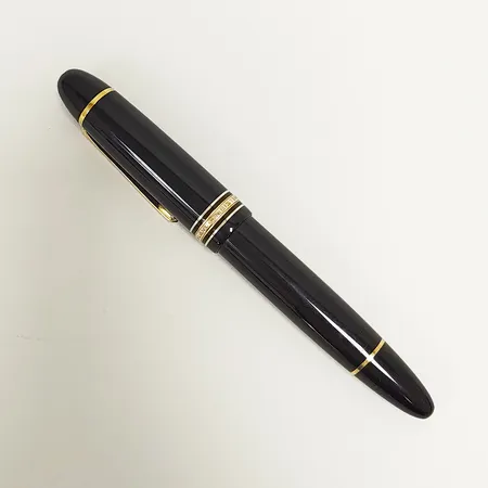 Reservoarpenna, Montblanc, Mesisterstuck nr.149, serienr: 4810 585, stift i 14K samt rodiumplätering, ca 15cm, bruksskick, inga tillbehör.  Vikt: 0 g