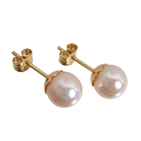 Örhängen, 18K guld, odlade Pärlor Ø 7 mm, lätt cremerosa ton, mycket god lyster, originalploppar med tillverkarstämpel GHA (Guldfynd), mycket fint skick, sparsamt använda, originalask Vikt: 1,5 g
