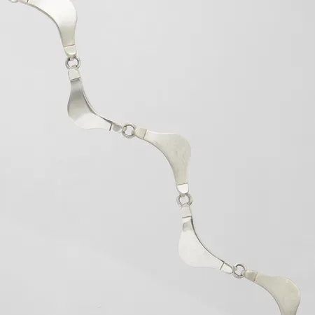 Armband, längd:17,5cm, bredd:3-9mm, delvis matterad yta, glapp vid låset, S925/1000 Vikt: 19,5 g