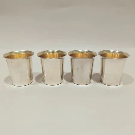 Fyra bägare, höjd 7,5cm, Ø7mm,  Karl-Axel Karlsson Silversmed, år 1979-1980, 925/1000 silver  Vikt: 463,4 g