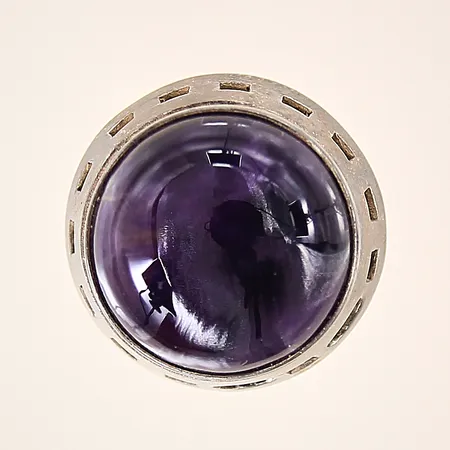 Hänge med troligen ametist, Ø22,1mm, silver 830/1000 Vikt: 7,4 g