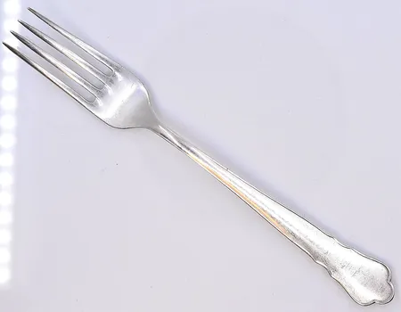 13 gafflar, modell Chippendale, längd 18 cm, silver 830/1000. Vikt: 424,9 g