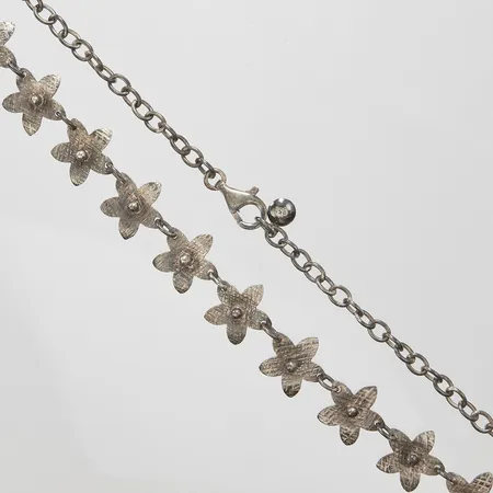 Silvercollier, ankarlänk med integrerade blommor, längd: 46cm, bredd: 4,9-16,4mm, lås i 925/1000, 950/1000 Vikt: 22,4 g