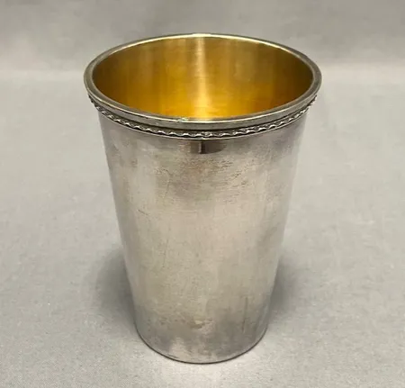 Bägare, höjd 11,5cm, Ø8cm, GAB, förgylld, silver 830/1000.  Vikt: 190 g