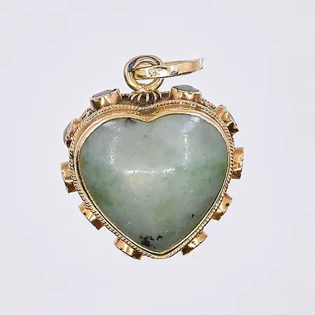 Hänge med grön sten, Italy, längd 27 mm, bredd 18 mm, 18K. Vikt: 7,9 g