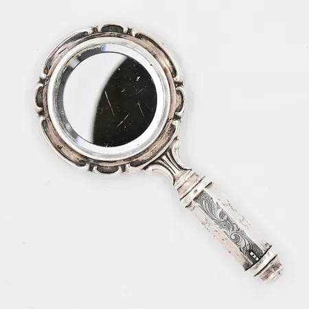 Handspegel, längd 13cm, Ø 61mm, öppningsbar dosa baksidan, silver 835/1000 Vikt: 61 g