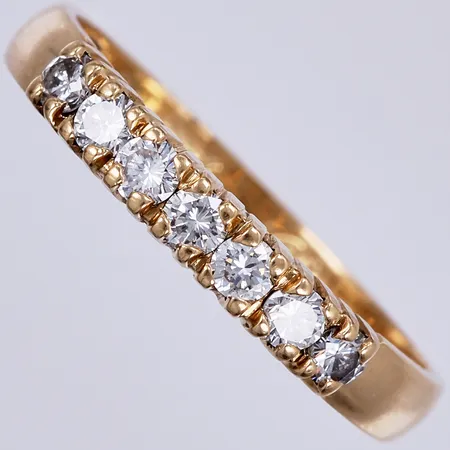 Ring med diamanter ca7x0,04ct, stl: 17¼, bredd: ca 3mm, graverad, 18K Vikt: 2,5 g